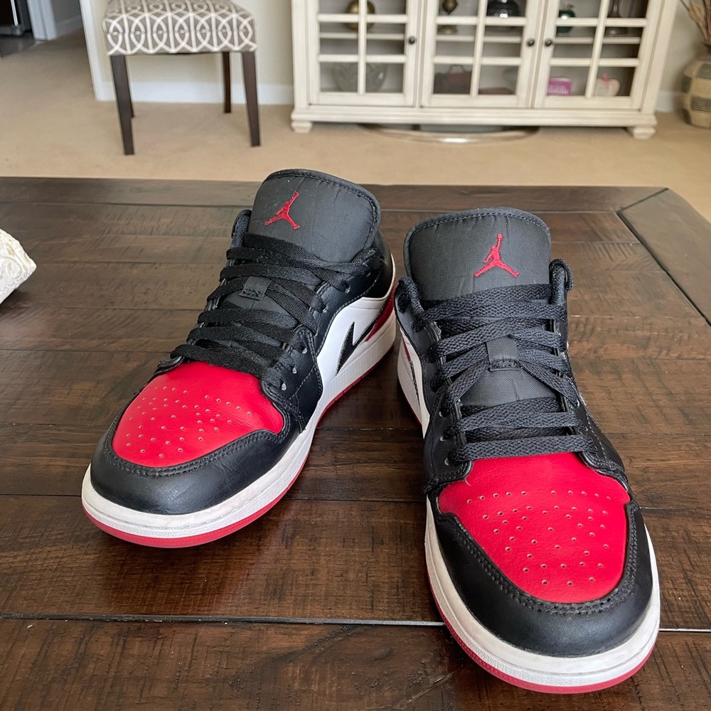 Air Joardan 1 Low White/Black - Varsity Red-White. ( 55355-161)